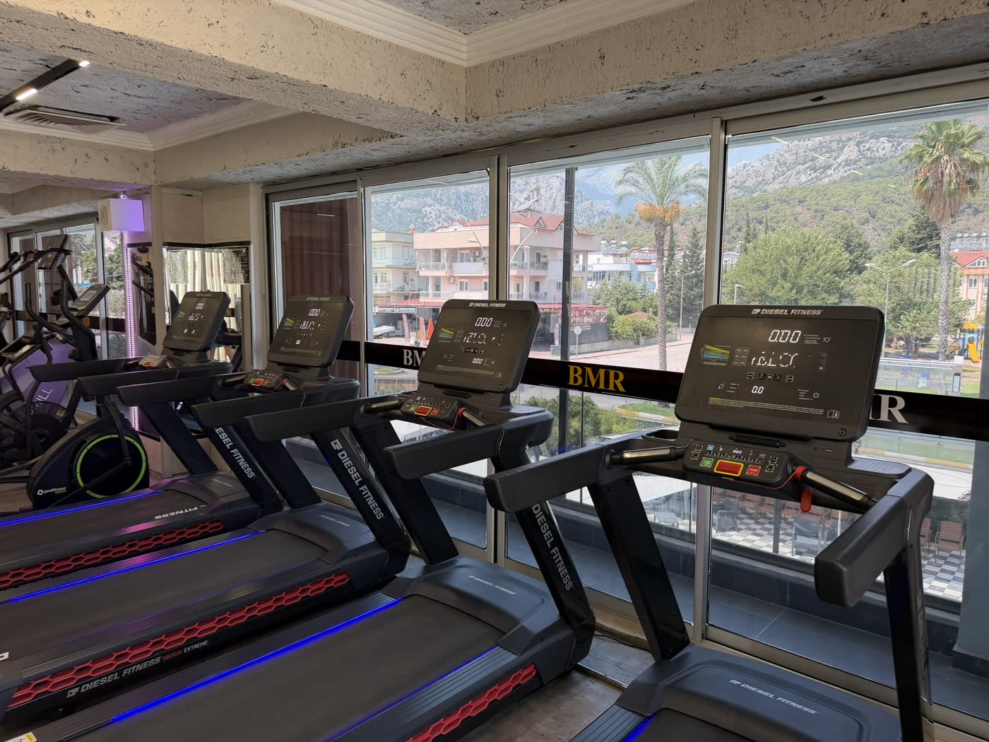 Spor salonu, BMR Spor Kompleksi